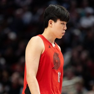 28圈-给机会你得把握住啊！杨瀚森半场1中0没有得分 拿到3板 正负值-11